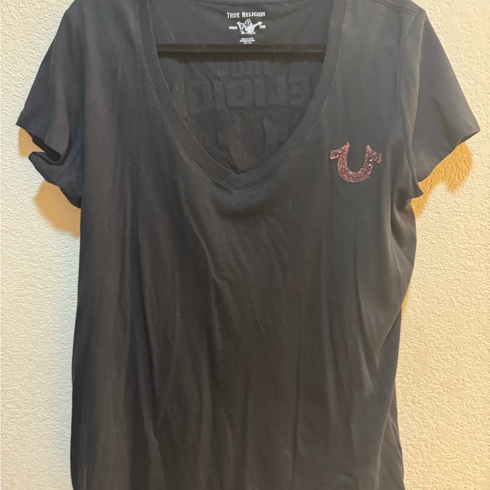 True Religion Black V-Neck Tee with Glitter Red Logo. New without Tags XXL